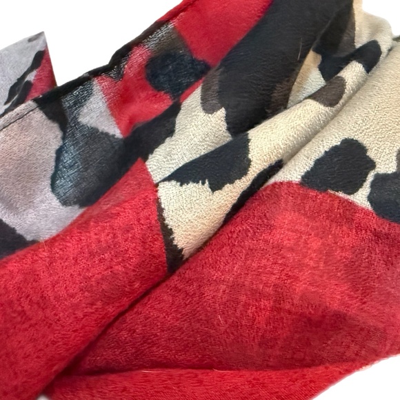 Chic Leopard Print Patchwork Scarf 🇧🇸 - Lightweight & Stylish - Picture 5 of 10